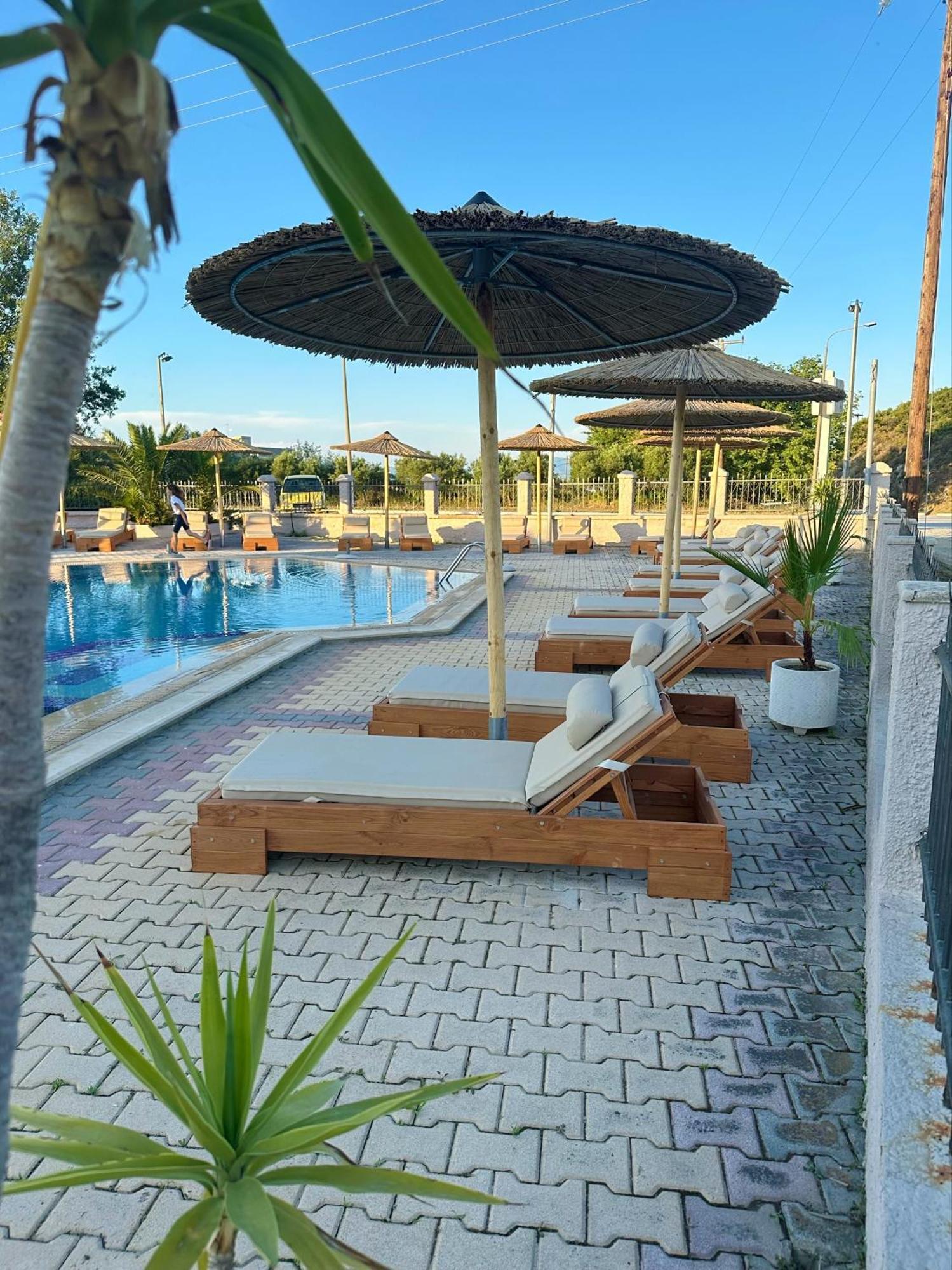 Hotel Palmera Sarti Extérieur photo